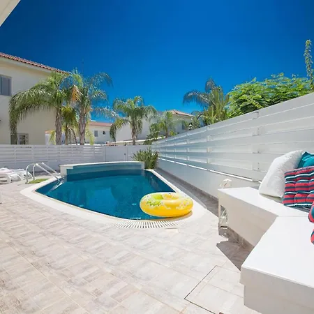 You Will Love This Luxury 3 Bedroom Holiday In With Private Pool 1248 Paralimni