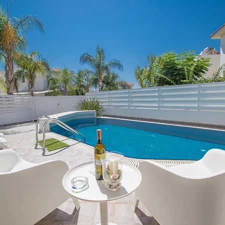 You Will Love This Luxury 3 Bedroom Holiday In With Private Pool 1248 파라림니